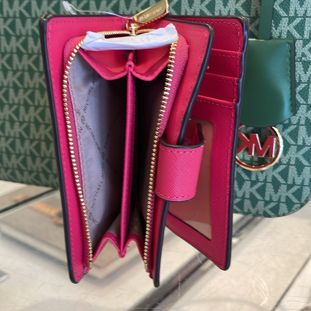 MICHAEL KORS
Medium Crossgrain Leather Wallet
Electric Pink 
NWT - Picture 4 of 16